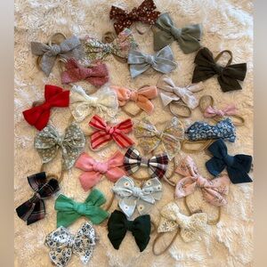Lot of 25 Little Poppy Co Bows with Nylon Band